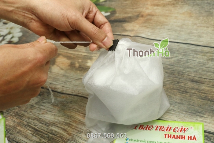 Túi Thanh Hà đã có sẵn dây rút và nút cao su trên miệng cố định Túi Thanh Hà đã có sẵn dây rút và nút cao su trên miệng cố định