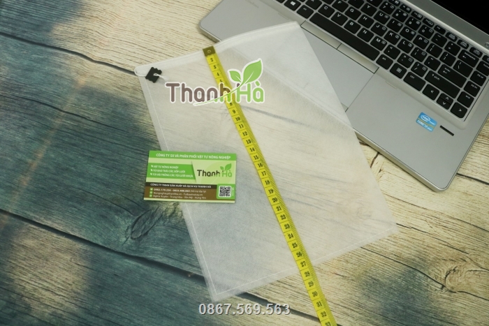 Chiều ngang túi rộng 20cm, chiều dài túi 27cm Chiều ngang túi rộng 20cm, chiều dài túi 27cm