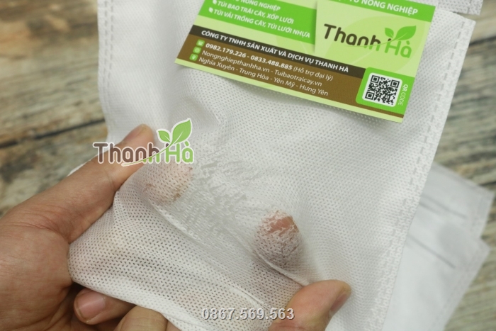 Mặt vải mịn, túi dai các sợi vải liên kết với nhau chặt chẽ không bị rách khi kéo căng